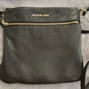 Michael Kors(MK) Crossbody!!🖤